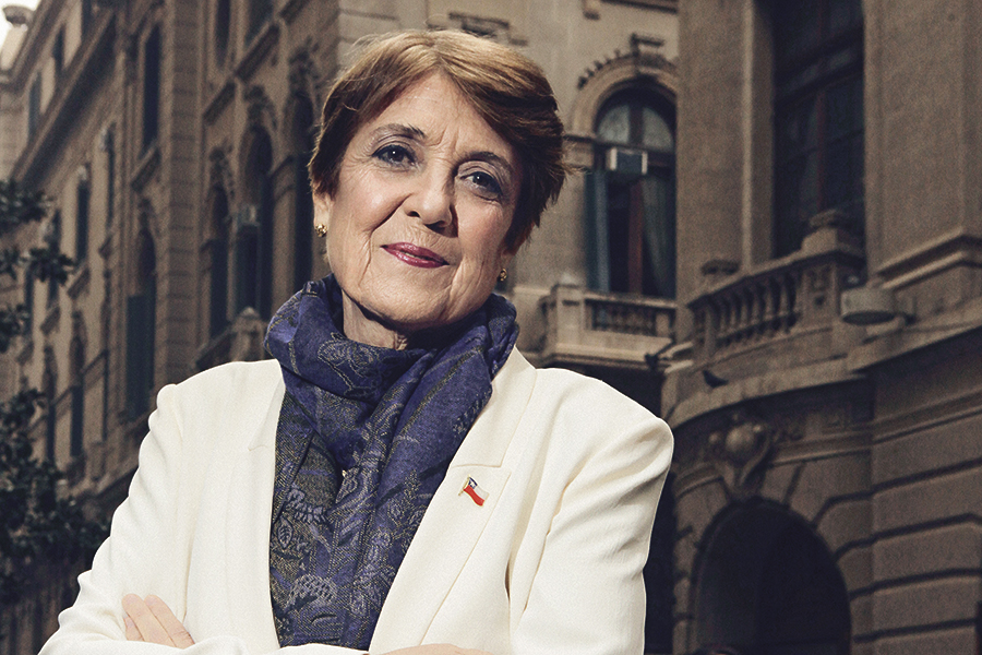 Consuelo Valdés, (gen´65) ministra de la Cultura en revista Paula.